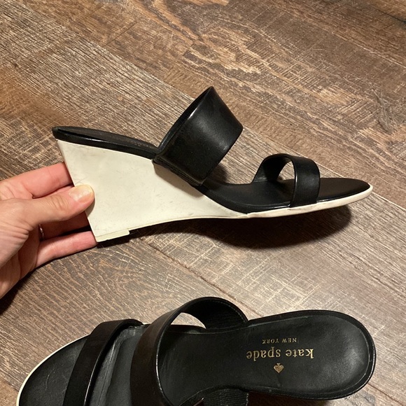 • Kate Spade • Womens black and white wedges size 8 - Picture 4 of 6